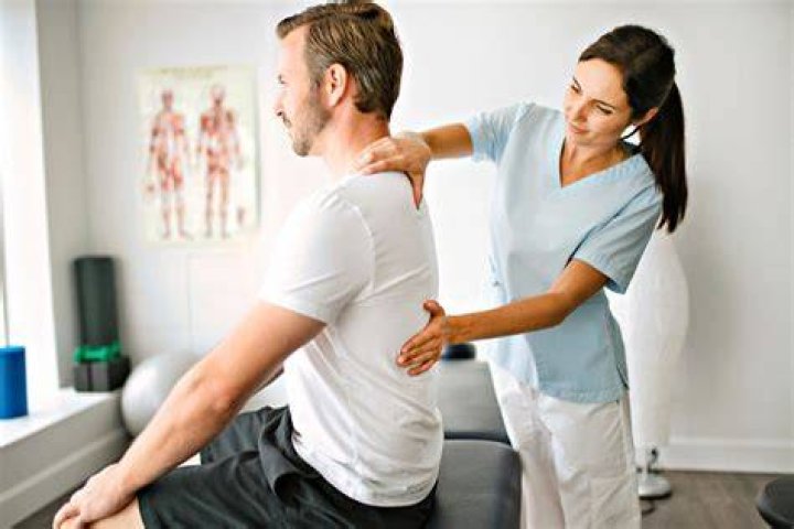 Can chiropractors do physical therapy?
