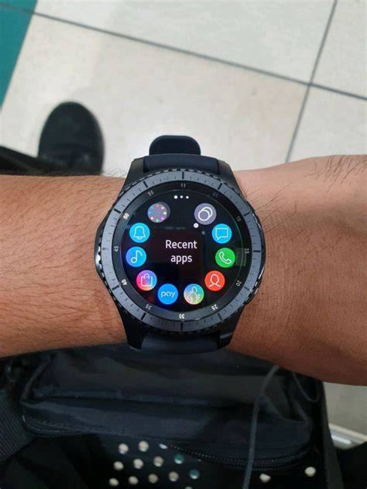 How do I pay with my gear s3?