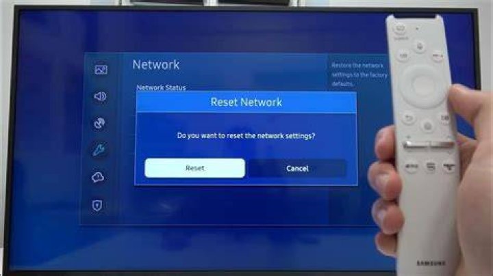 How do I reset the country on my Samsung Smart TV?