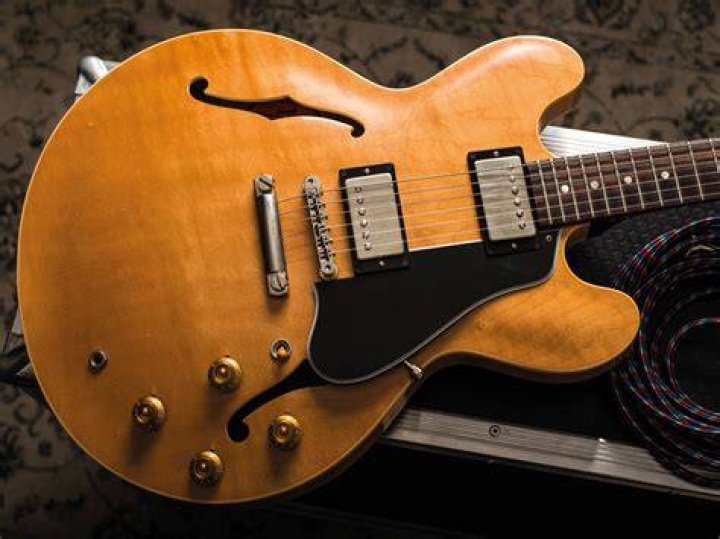 What pickups are in a Gibson ES 335?